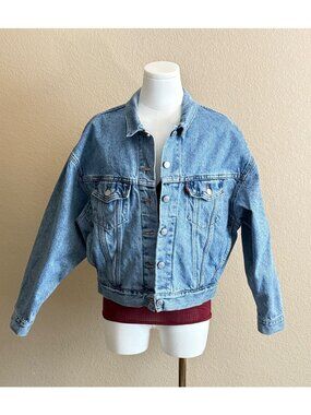 Vintage 90's Women's Levi's Classic Denim Trucker Jacket Medium Wash